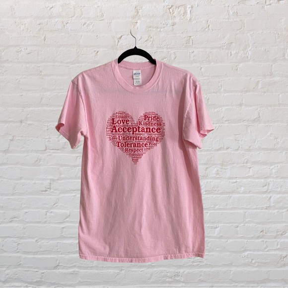 98. GILDAN ‘Acceptance Love Pride’ Tee Shirt - Men’s Size M - Picture 2 of 5